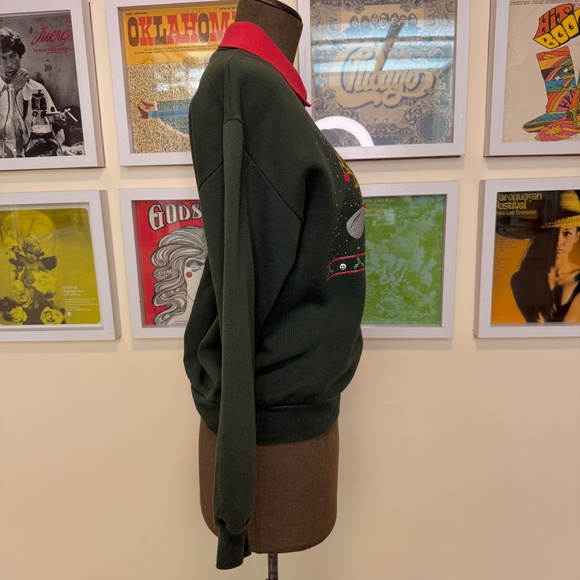 Vintage 90s Christmas Golf Sweatshirt Green Red Collar Reindeer Holiday Graphic - Picture 2 of 9